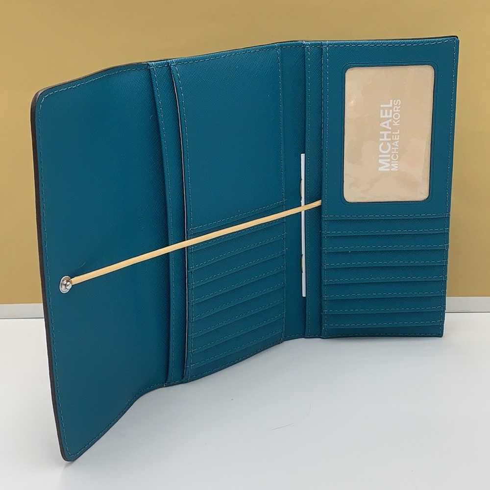 MICHAEL KORS JET SET TRAVEL LARGE TRIFOLD LAGOON COLOR - Picture 7 of 16